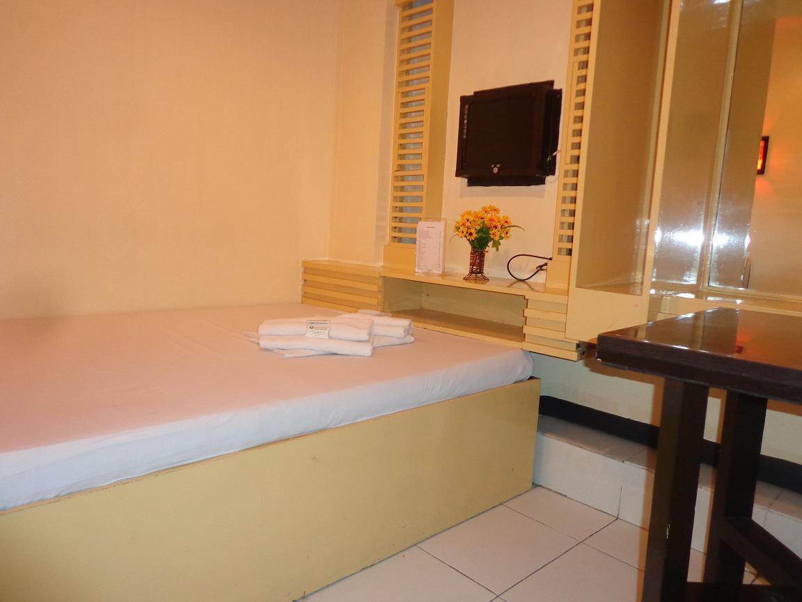 Hotel Oyo 191 Paradise Apartelle Manila Exterior foto